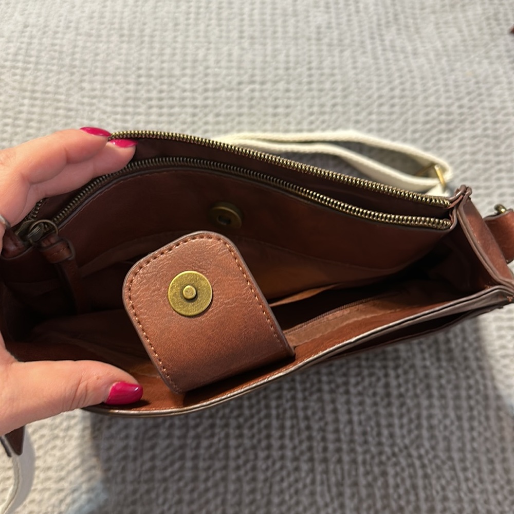Crossbody - Picture 3 of 4
